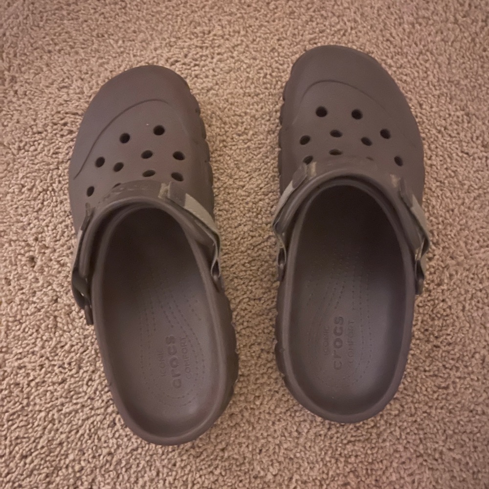 New Men’s CROCS Size 10 Brown